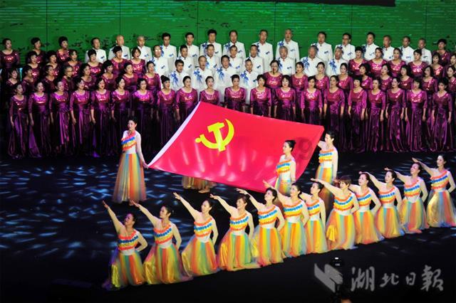 陈独秀长子被捕，因胡适托人营救而暴露，临行前高呼：我要站着死